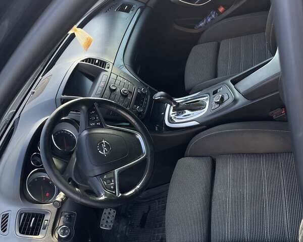 Черный Опель Инсигния, объемом двигателя 1.96 л и пробегом 340 тыс. км за 7500 $, фото 12 на Automoto.ua