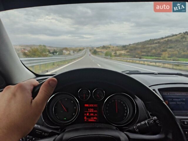 Чорний Опель Інсігнія, об'ємом двигуна 1.96 л та пробігом 345 тис. км за 8500 $, фото 71 на Automoto.ua