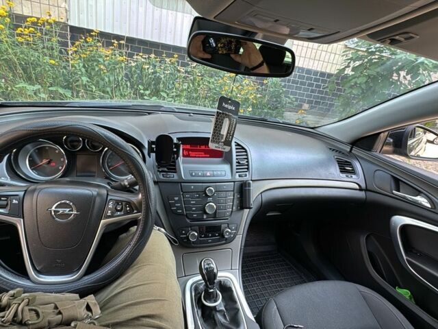 Черный Опель Инсигния, объемом двигателя 2 л и пробегом 254 тыс. км за 7300 $, фото 1 на Automoto.ua