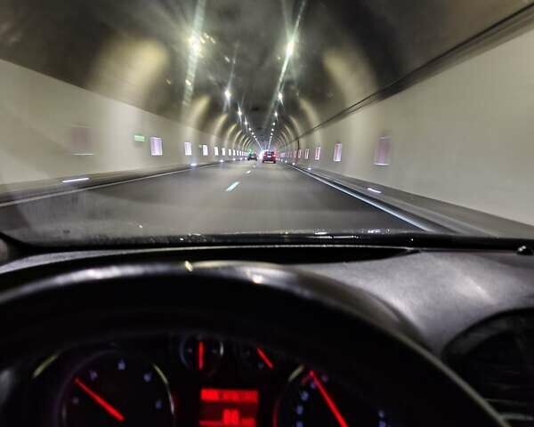 Чорний Опель Інсігнія, об'ємом двигуна 1.96 л та пробігом 343 тис. км за 9200 $, фото 70 на Automoto.ua