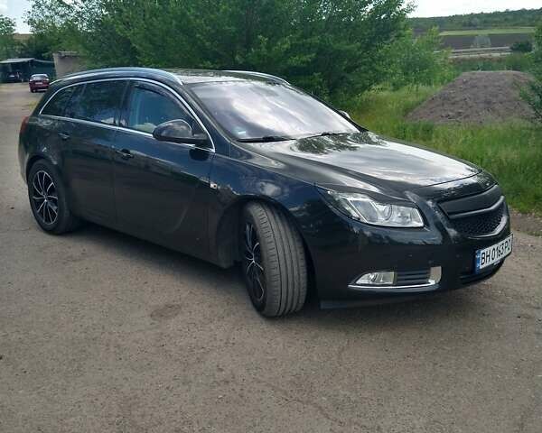 Чорний Опель Інсігнія, об'ємом двигуна 2 л та пробігом 198 тис. км за 12100 $, фото 1 на Automoto.ua
