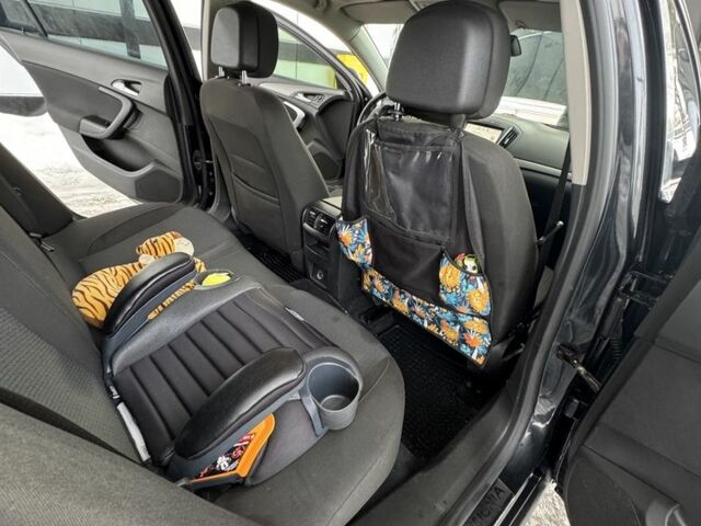 Чорний Опель Інсігнія, об'ємом двигуна 2 л та пробігом 236 тис. км за 10900 $, фото 8 на Automoto.ua