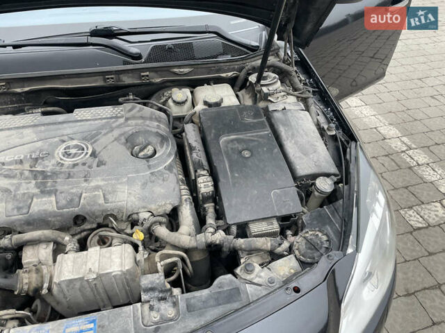 Черный Опель Инсигния, объемом двигателя 2 л и пробегом 180 тыс. км за 9400 $, фото 131 на Automoto.ua