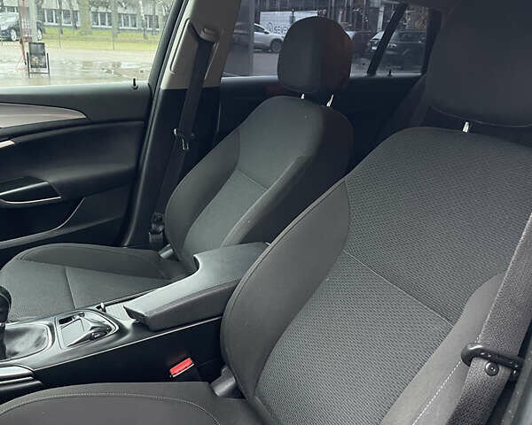 Чорний Опель Інсігнія, об'ємом двигуна 1.96 л та пробігом 250 тис. км за 8700 $, фото 12 на Automoto.ua