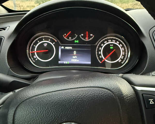 Черный Опель Инсигния, объемом двигателя 1.96 л и пробегом 230 тыс. км за 12000 $, фото 28 на Automoto.ua