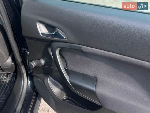 Чорний Опель Інсігнія, об'ємом двигуна 2 л та пробігом 320 тис. км за 9000 $, фото 26 на Automoto.ua