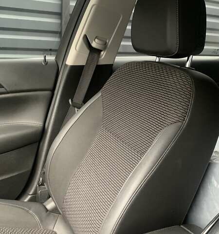 Чорний Опель Інсігнія, об'ємом двигуна 1.96 л та пробігом 193 тис. км за 10700 $, фото 5 на Automoto.ua