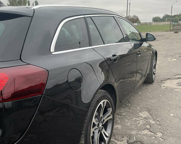 Чорний Опель Інсігнія, об'ємом двигуна 2 л та пробігом 233 тис. км за 12888 $, фото 2 на Automoto.ua