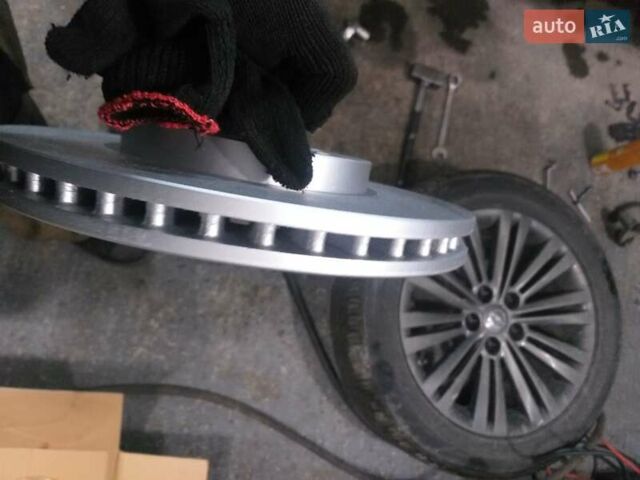 Чорний Опель Інсігнія, об'ємом двигуна 2 л та пробігом 196 тис. км за 13000 $, фото 29 на Automoto.ua