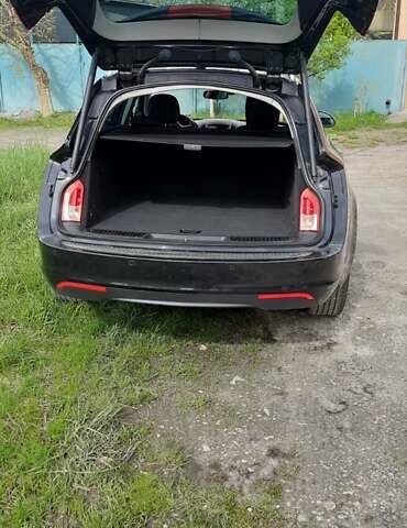 Чорний Опель Інсігнія, об'ємом двигуна 2 л та пробігом 240 тис. км за 10100 $, фото 4 на Automoto.ua