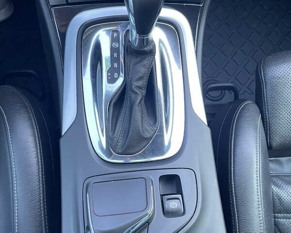 Чорний Опель Інсігнія, об'ємом двигуна 2 л та пробігом 233 тис. км за 12888 $, фото 29 на Automoto.ua