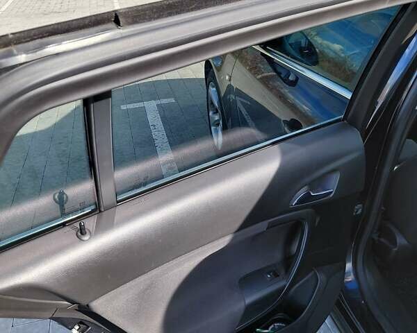 Опель Инсигния 2014 в Львове на Automoto.ua Черный Опель Инсигния, объемом двигателя 2 л и пробегом 234 тыс. км за 9000 $, фото 12 на Automoto.ua
