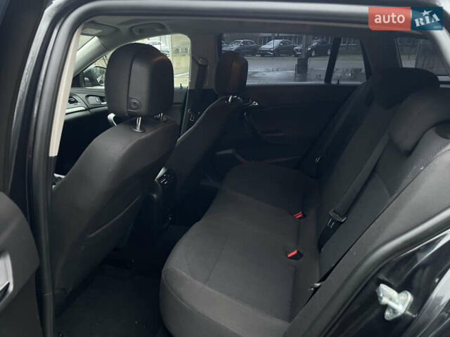 Чорний Опель Інсігнія, об'ємом двигуна 1.96 л та пробігом 250 тис. км за 8700 $, фото 10 на Automoto.ua