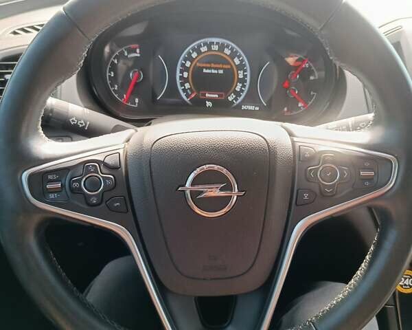 Черный Опель Инсигния, объемом двигателя 2 л и пробегом 252 тыс. км за 9850 $, фото 97 на Automoto.ua