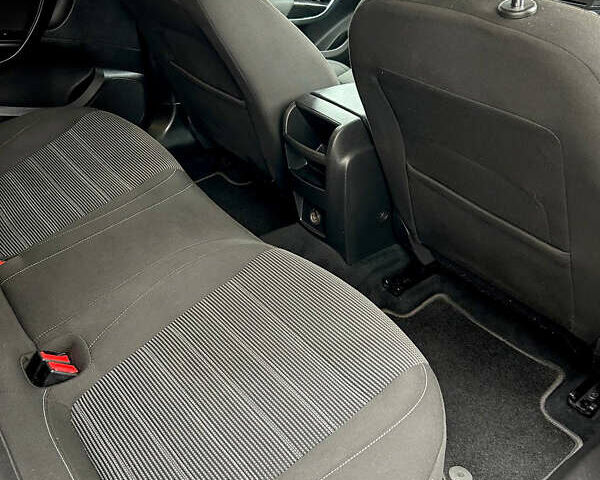 Чорний Опель Інсігнія, об'ємом двигуна 1.6 л та пробігом 304 тис. км за 9100 $, фото 9 на Automoto.ua