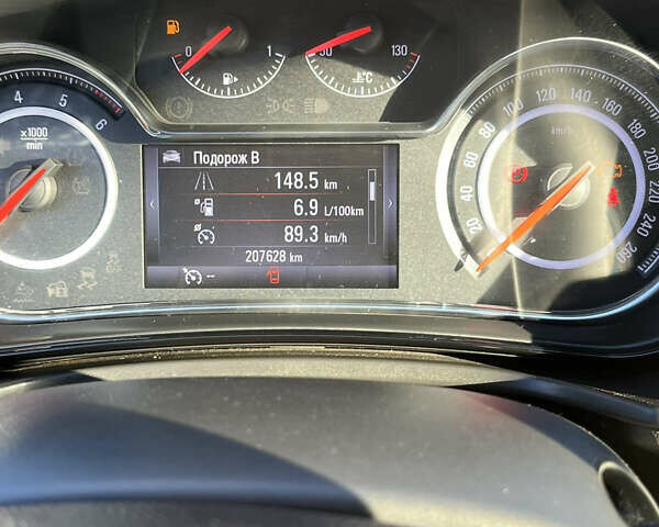 Чорний Опель Інсігнія, об'ємом двигуна 1.6 л та пробігом 208 тис. км за 8999 $, фото 6 на Automoto.ua