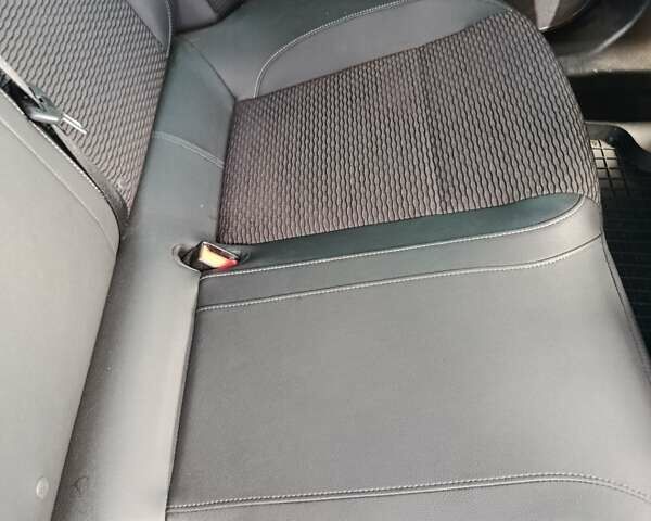 Черный Опель Инсигния, объемом двигателя 2 л и пробегом 252 тыс. км за 9850 $, фото 69 на Automoto.ua