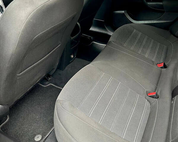 Чорний Опель Інсігнія, об'ємом двигуна 1.6 л та пробігом 304 тис. км за 9100 $, фото 8 на Automoto.ua