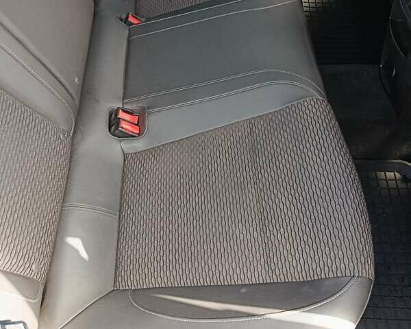 Черный Опель Инсигния, объемом двигателя 2 л и пробегом 252 тыс. км за 9850 $, фото 1 на Automoto.ua