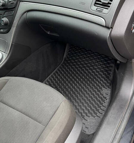 Черный Опель Инсигния, объемом двигателя 1.96 л и пробегом 289 тыс. км за 10700 $, фото 17 на Automoto.ua