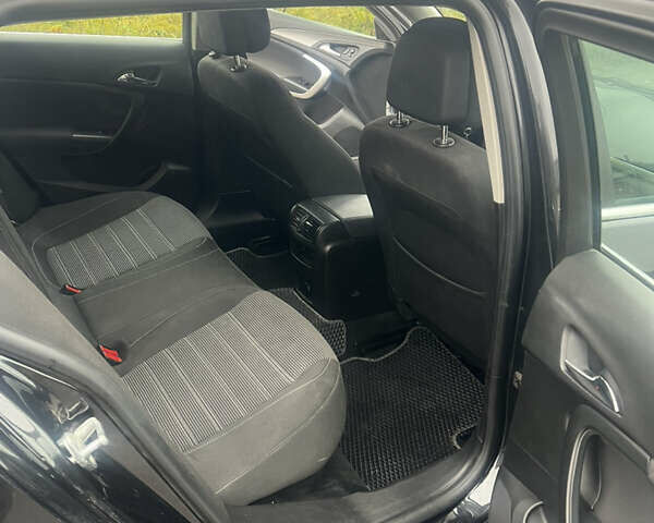 Чорний Опель Інсігнія, об'ємом двигуна 1.6 л та пробігом 210 тис. км за 8400 $, фото 12 на Automoto.ua