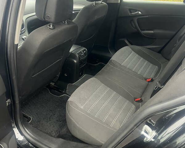 Чорний Опель Інсігнія, об'ємом двигуна 1.6 л та пробігом 210 тис. км за 8400 $, фото 13 на Automoto.ua