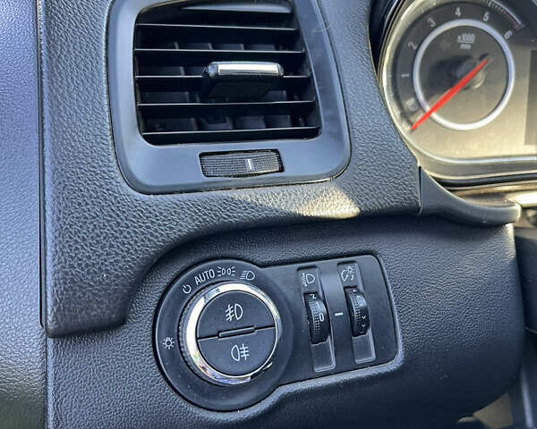 Чорний Опель Інсігнія, об'ємом двигуна 1.6 л та пробігом 208 тис. км за 8999 $, фото 13 на Automoto.ua