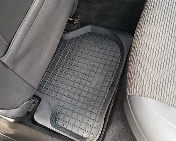 Черный Опель Инсигния, объемом двигателя 2 л и пробегом 252 тыс. км за 9850 $, фото 86 на Automoto.ua