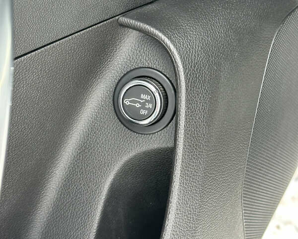 Черный Опель Инсигния, объемом двигателя 1.96 л и пробегом 175 тыс. км за 11700 $, фото 15 на Automoto.ua