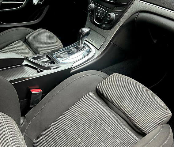 Чорний Опель Інсігнія, об'ємом двигуна 1.6 л та пробігом 304 тис. км за 9100 $, фото 7 на Automoto.ua