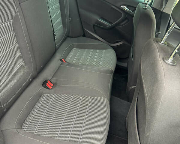 Чорний Опель Інсігнія, об'ємом двигуна 1.6 л та пробігом 208 тис. км за 8999 $, фото 22 на Automoto.ua