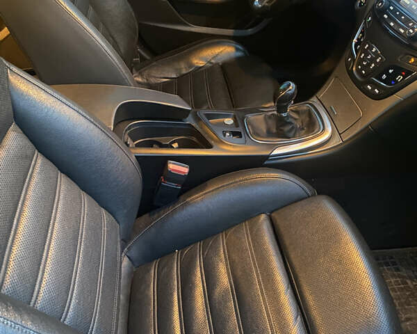 Чорний Опель Інсігнія, об'ємом двигуна 2 л та пробігом 192 тис. км за 10300 $, фото 10 на Automoto.ua