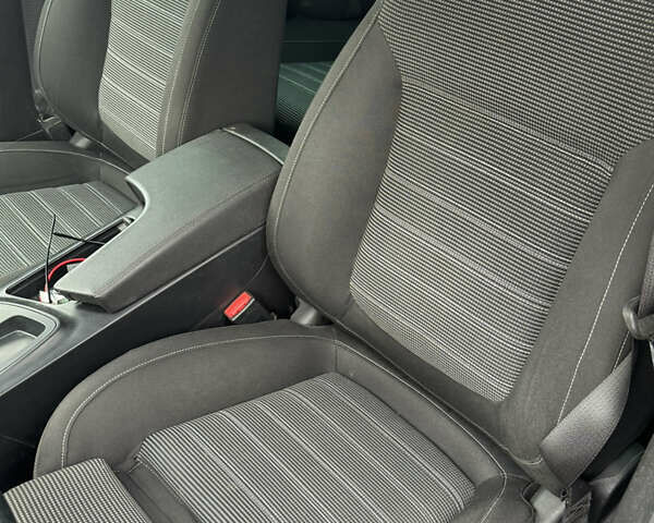 Чорний Опель Інсігнія, об'ємом двигуна 1.6 л та пробігом 208 тис. км за 8999 $, фото 19 на Automoto.ua