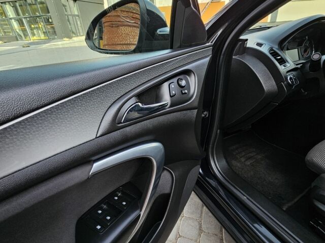 Черный Опель Инсигния, объемом двигателя 1.6 л и пробегом 306 тыс. км за 8200 $, фото 10 на Automoto.ua