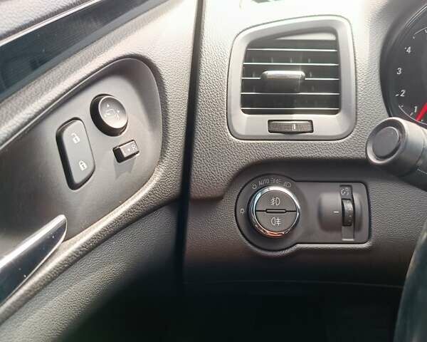 Черный Опель Инсигния, объемом двигателя 2 л и пробегом 252 тыс. км за 9850 $, фото 98 на Automoto.ua