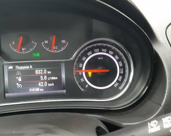 Чорний Опель Інсігнія, об'ємом двигуна 2 л та пробігом 319 тис. км за 10500 $, фото 1 на Automoto.ua