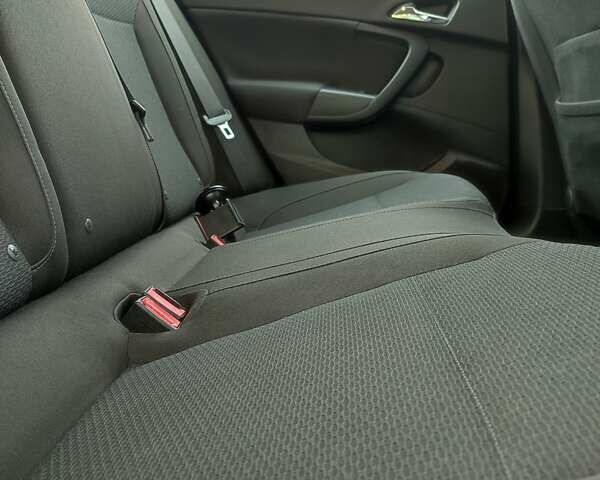 Черный Опель Инсигния, объемом двигателя 1.6 л и пробегом 221 тыс. км за 8694 $, фото 21 на Automoto.ua