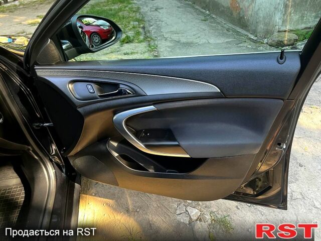 Чорний Опель Інсігнія, об'ємом двигуна 2 л та пробігом 218 тис. км за 10500 $, фото 3 на Automoto.ua