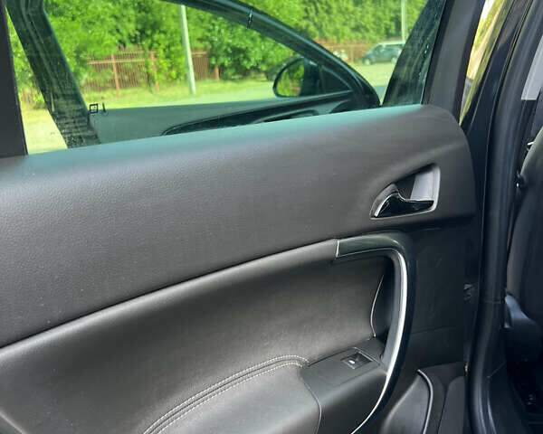 Черный Опель Инсигния, объемом двигателя 1.6 л и пробегом 275 тыс. км за 10500 $, фото 29 на Automoto.ua