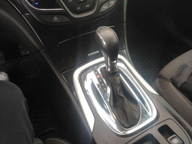 Чорний Опель Інсігнія, об'ємом двигуна 1.6 л та пробігом 208 тис. км за 11500 $, фото 10 на Automoto.ua