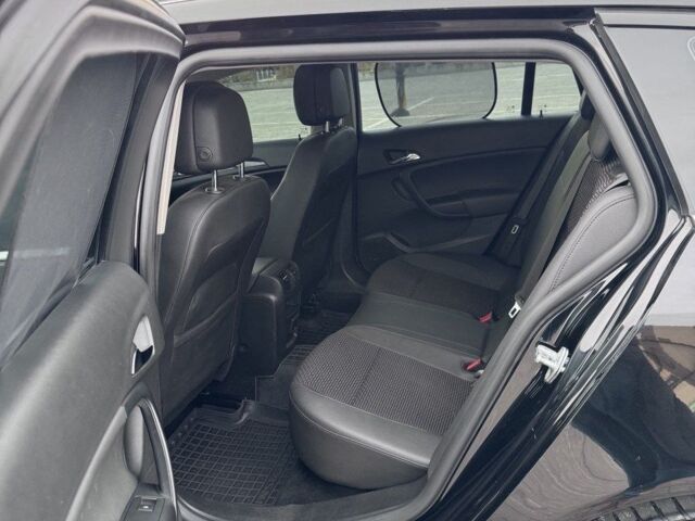 Чорний Опель Інсігнія, об'ємом двигуна 1.6 л та пробігом 0 тис. км за 12000 $, фото 32 на Automoto.ua