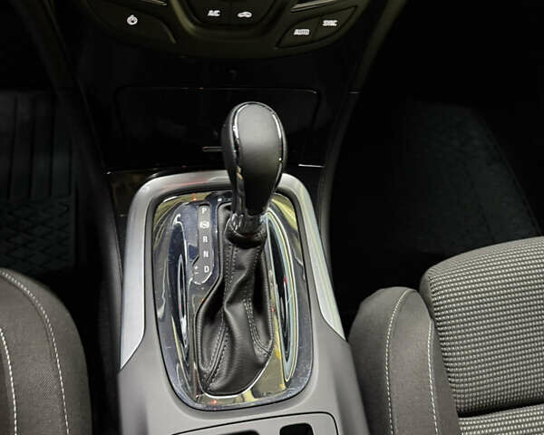 Черный Опель Инсигния, объемом двигателя 1.6 л и пробегом 211 тыс. км за 10900 $, фото 18 на Automoto.ua