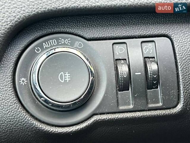 Черный Опель Инсигния, объемом двигателя 1.6 л и пробегом 174 тыс. км за 10800 $, фото 15 на Automoto.ua