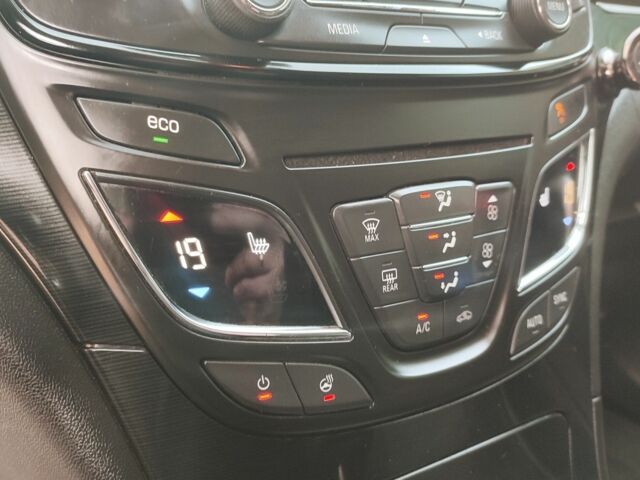 Черный Опель Инсигния, объемом двигателя 1.6 л и пробегом 189 тыс. км за 9800 $, фото 13 на Automoto.ua