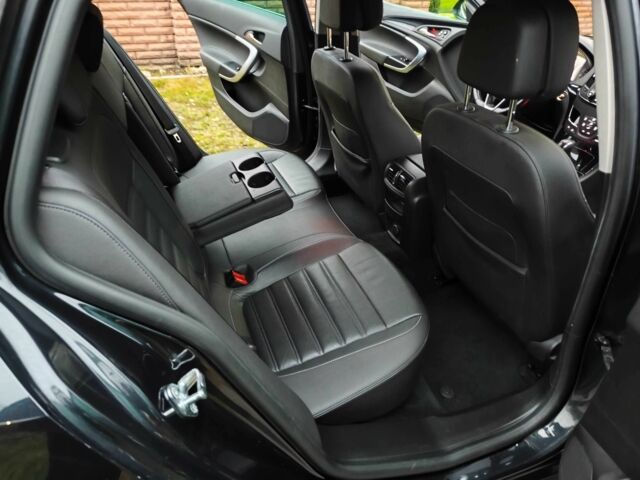 Чорний Опель Інсігнія, об'ємом двигуна 2 л та пробігом 255 тис. км за 10999 $, фото 19 на Automoto.ua