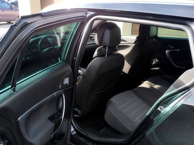 Чорний Опель Інсігнія, об'ємом двигуна 1.6 л та пробігом 225 тис. км за 11700 $, фото 6 на Automoto.ua