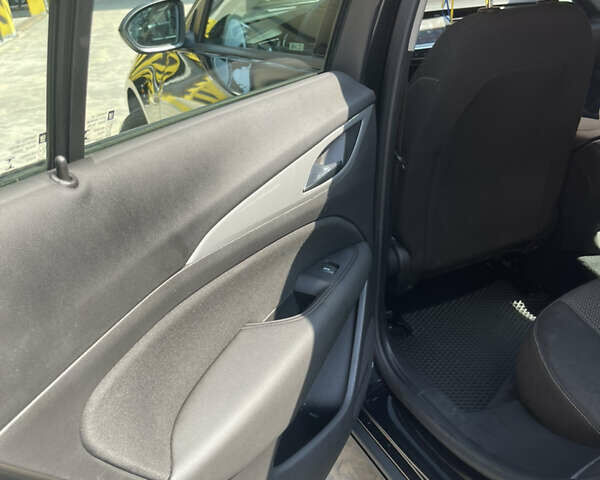 Черный Опель Инсигния, объемом двигателя 1.6 л и пробегом 190 тыс. км за 15800 $, фото 66 на Automoto.ua