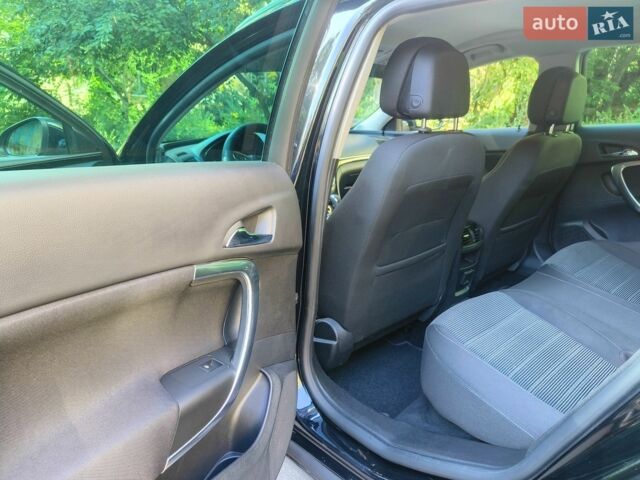 Черный Опель Инсигния, объемом двигателя 1.96 л и пробегом 172 тыс. км за 14100 $, фото 5 на Automoto.ua