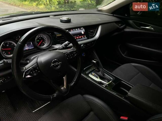 Черный Опель Инсигния, объемом двигателя 2 л и пробегом 235 тыс. км за 13950 $, фото 1 на Automoto.ua