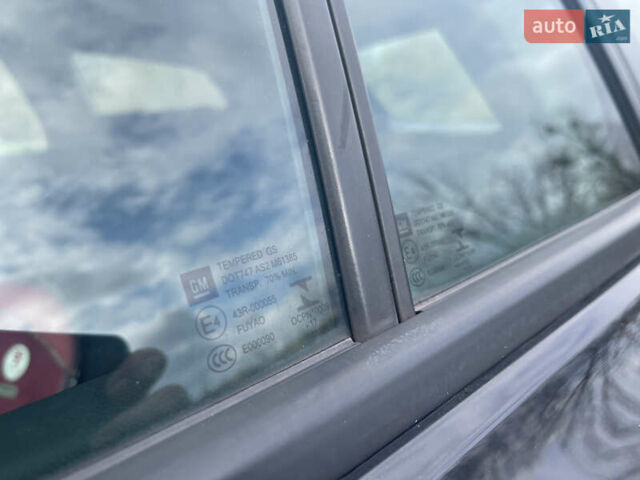 Черный Опель Инсигния, объемом двигателя 1.6 л и пробегом 190 тыс. км за 15800 $, фото 19 на Automoto.ua